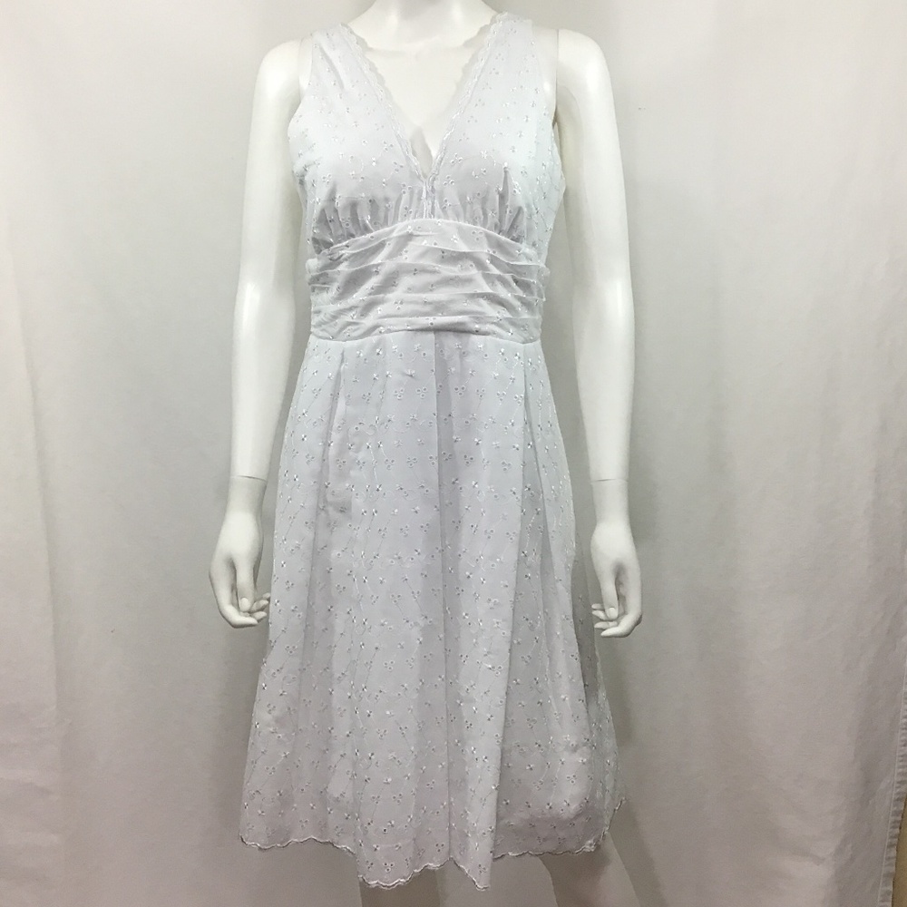 Signature By Robbie Bee White Embroidered Dress